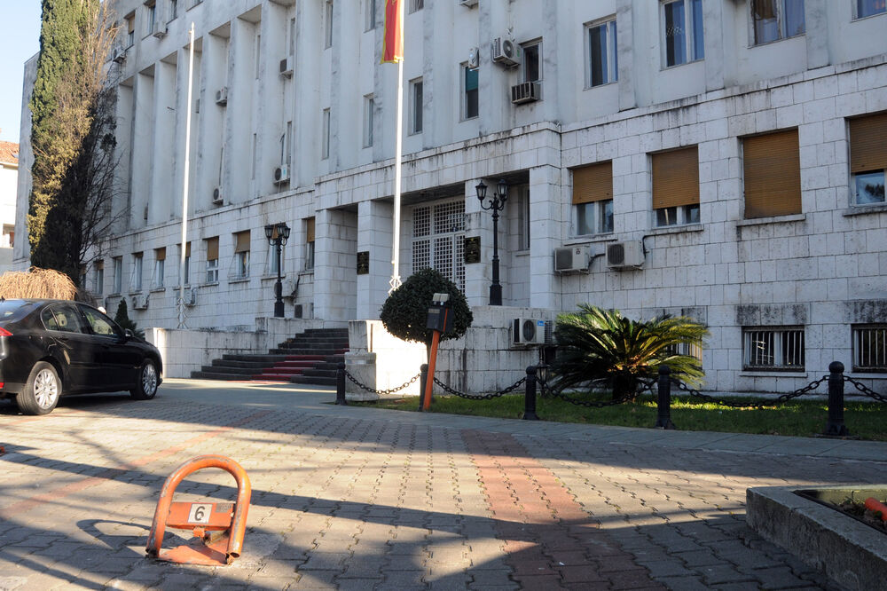 Imali 79 ugovora o djelu: Ministarstvo finansija, Foto: Luka Zeković