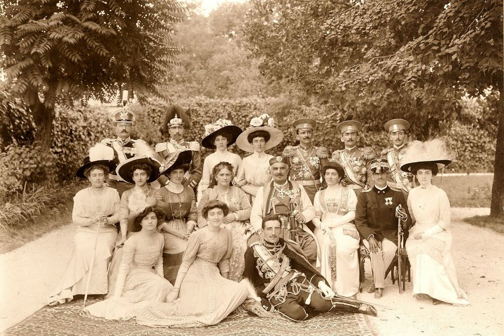 Kralj Nikola sa (širom) porodicom, 1910. godine, Foto: Luca Fortunato Comeiro