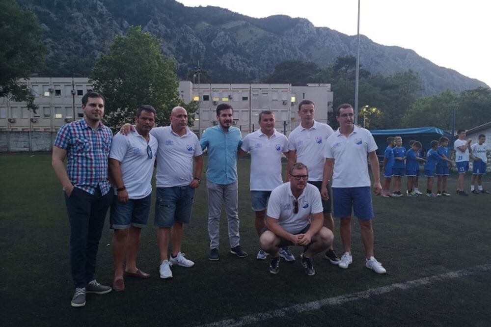 Sa nedavne svečanosti povodom završetka radova na postavljanju reflektora na pomoćnom terenu Bokelja, Foto: Radio Kotor