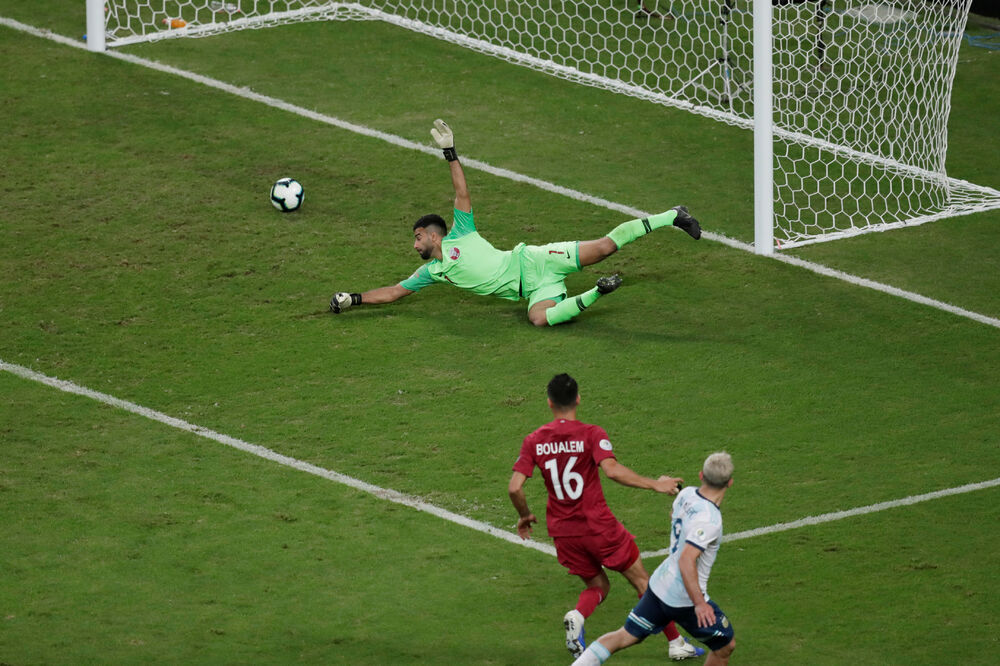 Aguero postiže drugi gol za Argentinu, Foto: Reuters