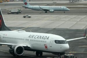 Kanada: Putnica se probudila u praznom i parkiranom avionu