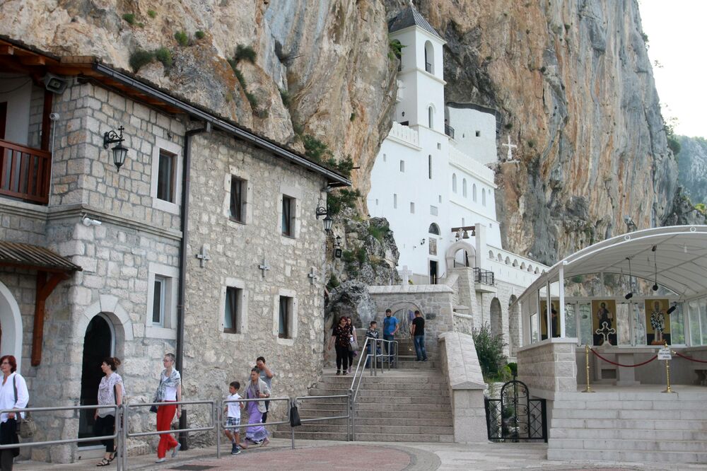 Nema jednostranog preknjižavanja crkava i manastira: Manastir Ostrog, Foto: Miloš Miškov/Betaphoto