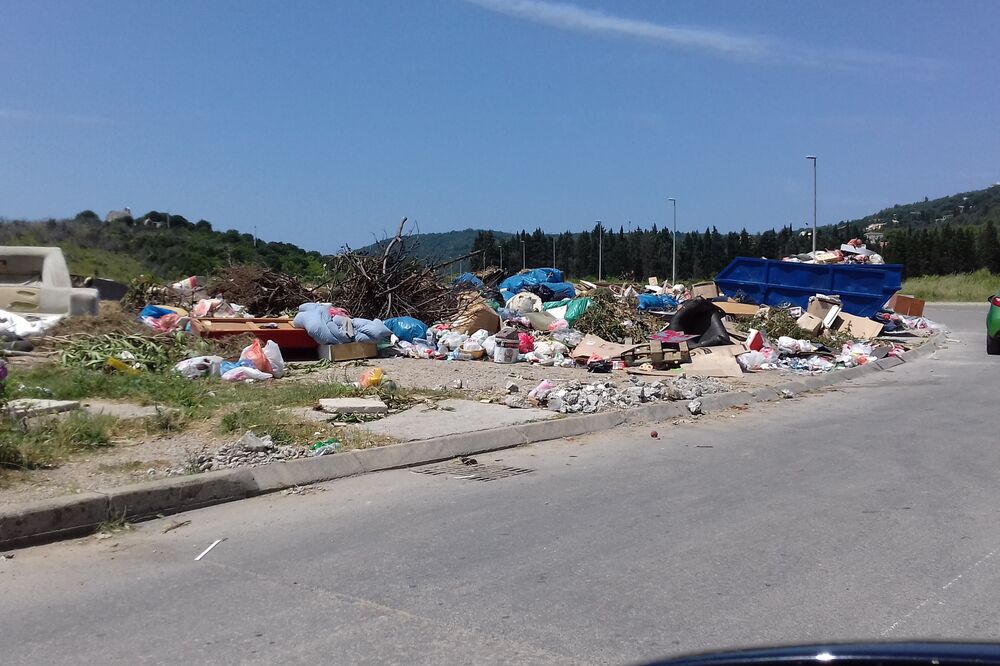Svakodnevni prizor u Sutomoru, Foto: Radomir Petrić