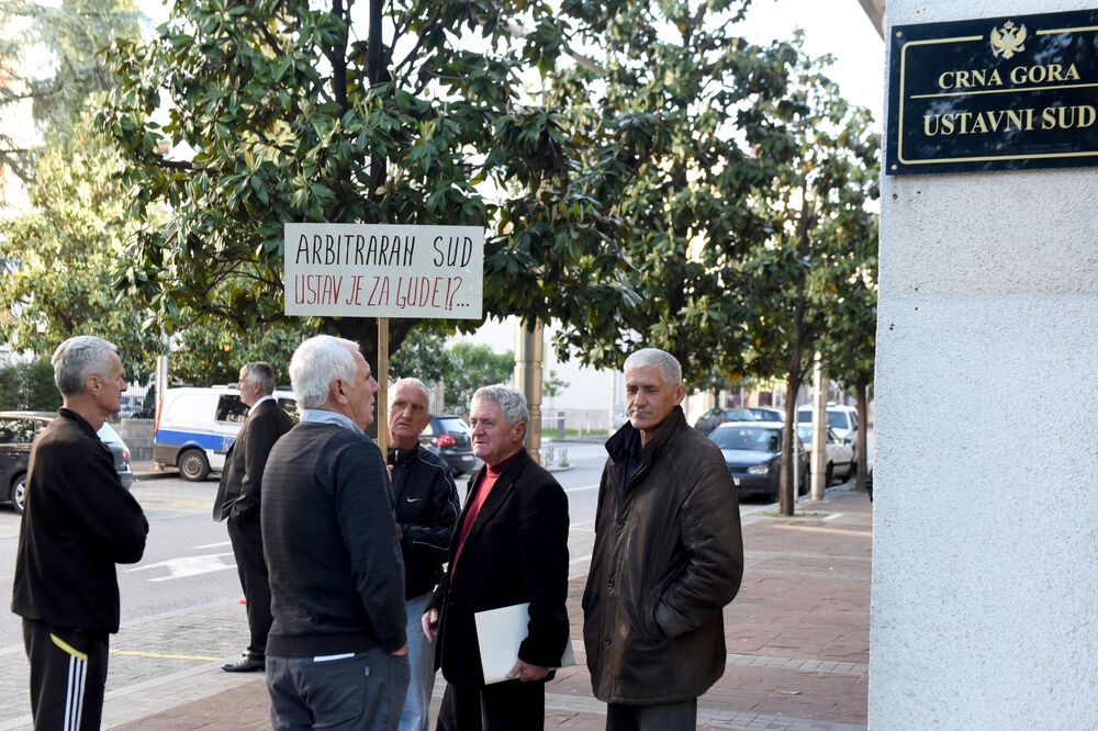 Sa protesta "Dakećevaca" ispred Ustavnog suda (arhiva), Foto: Savo Prelević