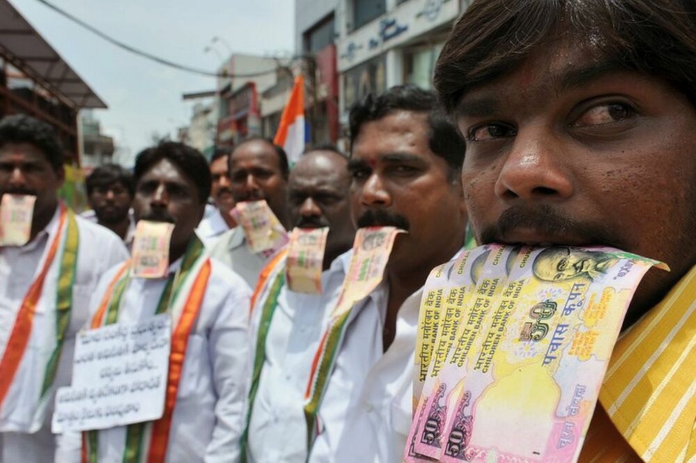 Demonstranti traže nazad novac kojim su podmićivali političare, Foto: AFP