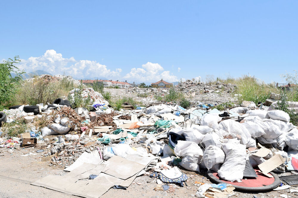 Mještani tvrde da se godinama gomila otpad, Foto: Zoran Đurić