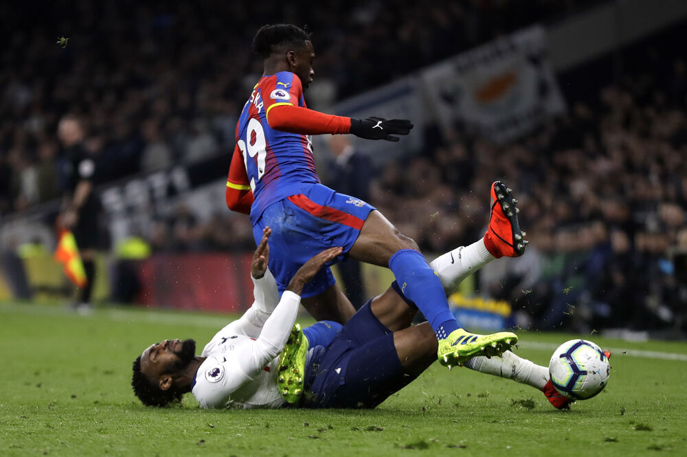 Van Bisaka u duelu sa Danijem Rouzom, Foto: AP