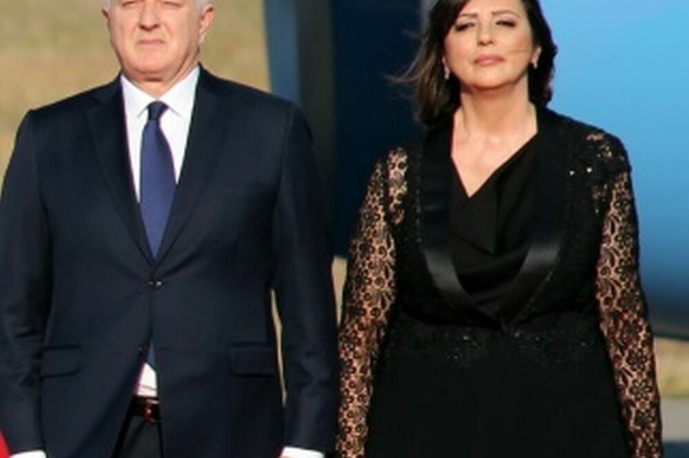 Premijer zarađivao nepunih 2.000 eura:  Duško i Nata Marković, Foto: Filip Roganović