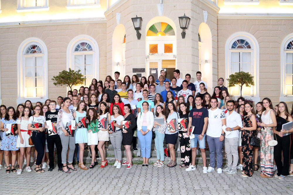 Nagrađeni učenici, Foto: Opština Bar