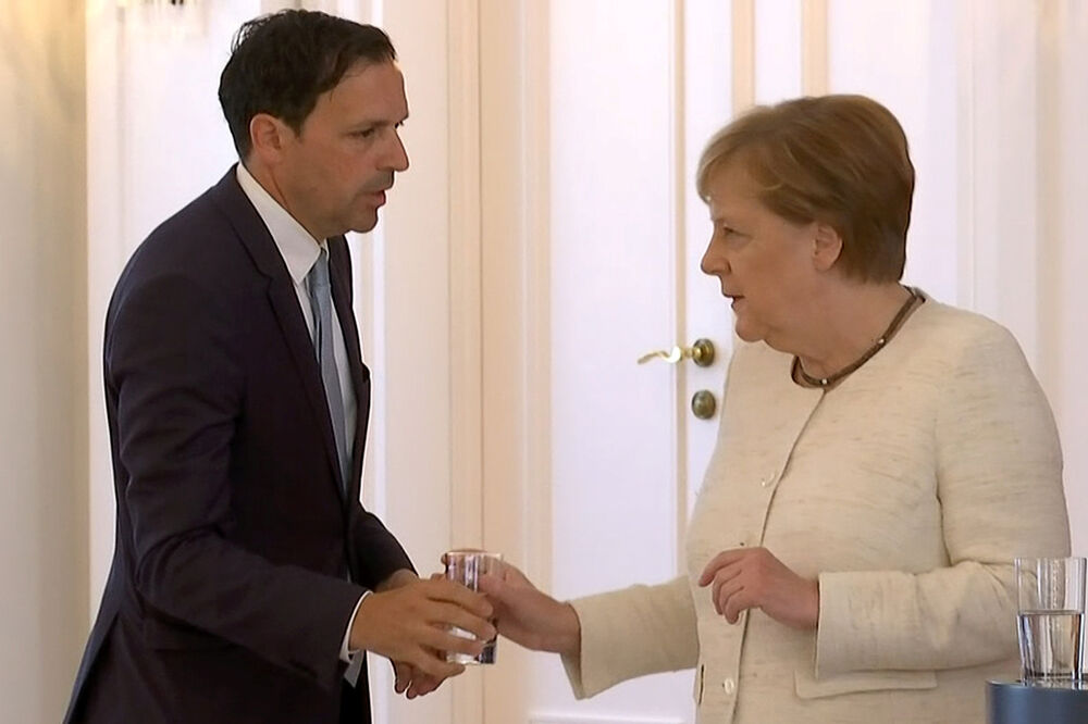 Bilo joj bolje nakon čaše vode: Merkel na  sastanku sa Štanmajerom, Foto: REUTERS TV