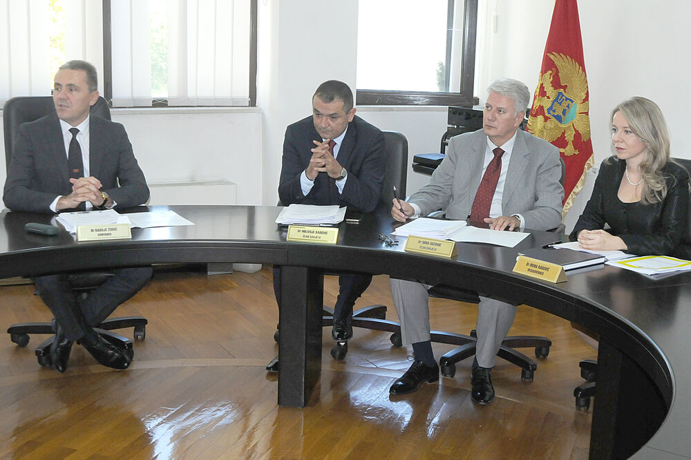 Sa sjednice Savjeta Centralne banke, Irena Radović krajnje desno, Foto: Zoran Đurić