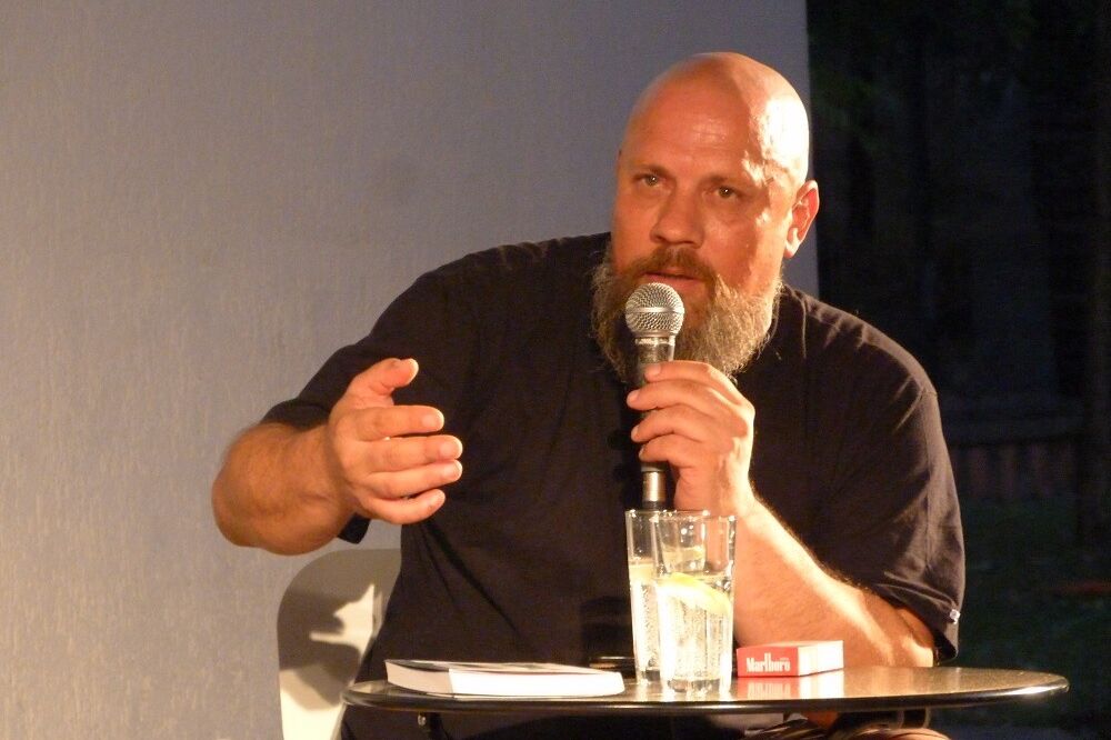 Dežulović u Podgorici, Foto: Odakle zovem