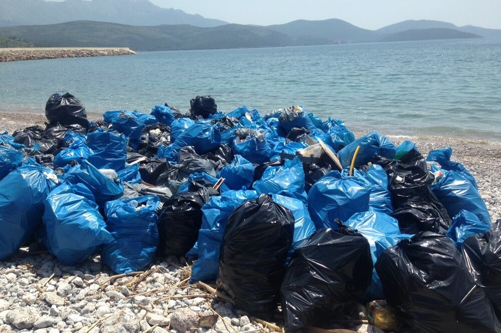 Otpad prikupljen u akciji čišćenja uvale Trašte, Foto: Damira Kalač