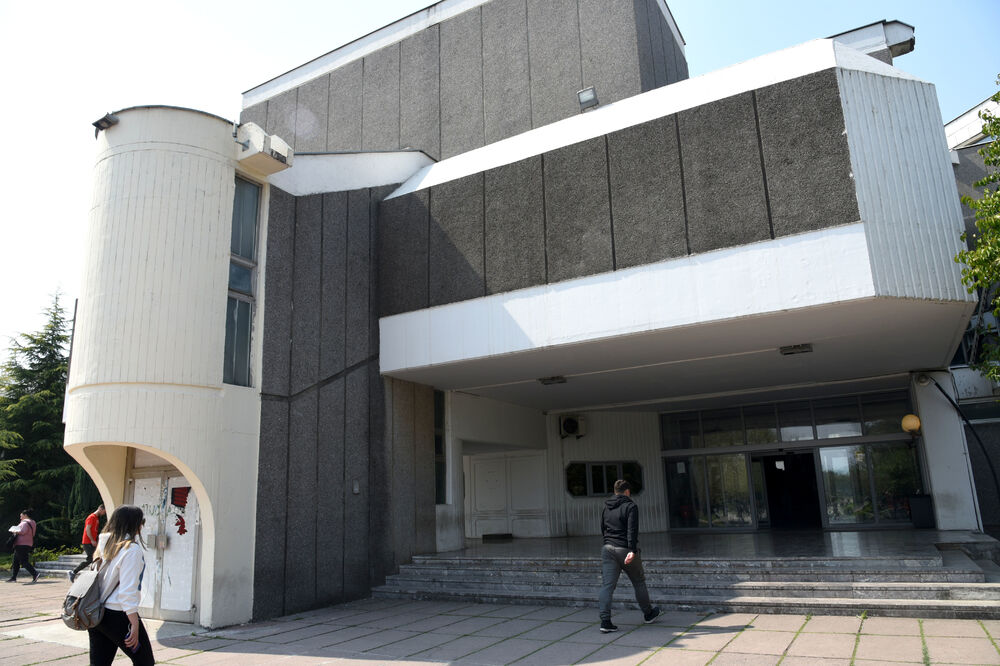 Tek četvrtina ispitanika ne razmišlja o odlasku iz Crne Gore: Zgrada tehničkih fakulteta, Foto: Boris Pejović