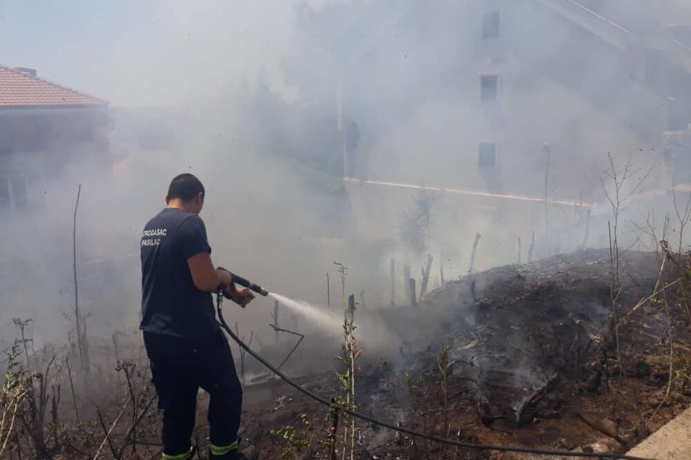 Najveći požar nastao je između naselja Ponari i Lekići, Foto: Služba zaštite i spašavanja Glavnog grada