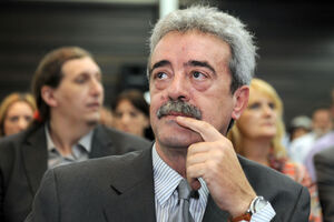 Preminuo Momir Bulatović