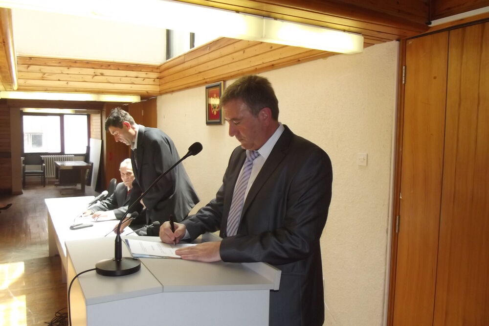 Niko nije vozio službeni “pežo”: Tomčić, Foto: Obrad Pješivac