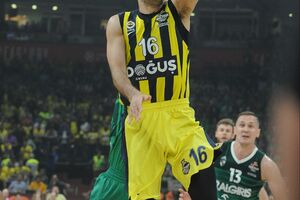 Zvanično: Slukas još tri godine u Fenerbahčeu