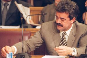 SNP: Bila je čast biti na istom putu sa Momirom Bulatovićem