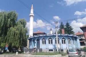 Pod minaretom porušene džamije se danas struja plaća