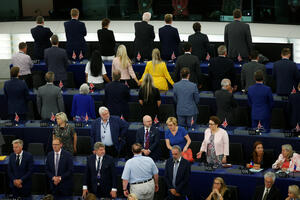 VIDEO Desničari okrenuli leđa "Odi radosti" u Evropskom parlamentu