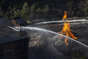 VIDEO Udar munje izazvao požar: Uništeno 45.000 tona burbona "Džim...