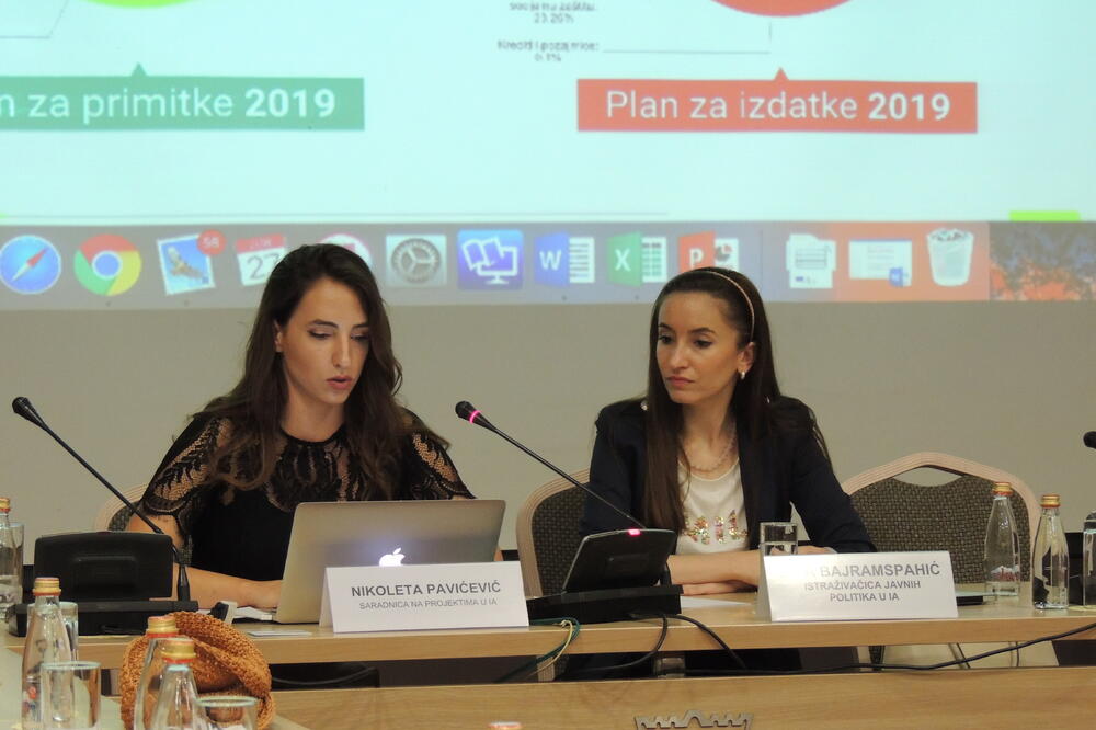 Dina Bajramspahić i Nikoleta Pavićević predstavile uputstva za korišćenje portala, Foto: Institut alternativa