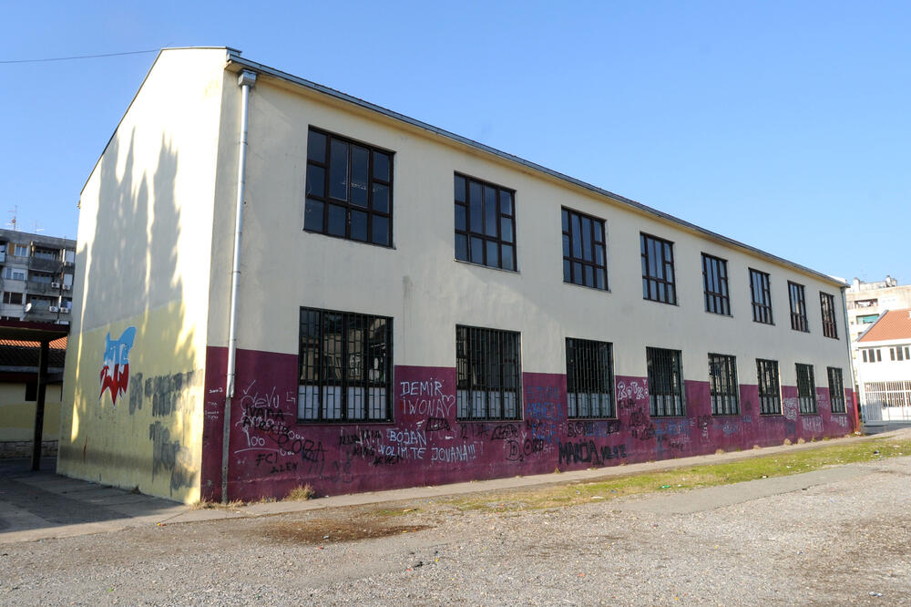 Elektrotehnička škola u Podgorici, Foto: Vesko Belojević