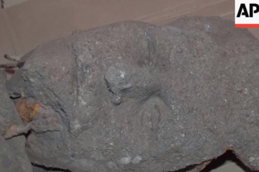 Statua Staljina pronađena u jezeru, Foto: Screenshot/Youtube