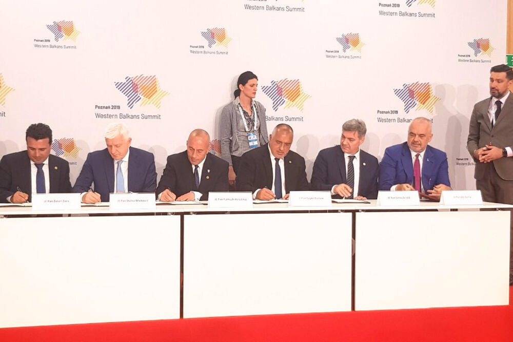 Potpisivanje dokumenta, Foto: Vlada Crne Gore