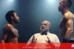 Ronaldo i Nejmar jedan naspram drugog u ringu i sa rukavicama