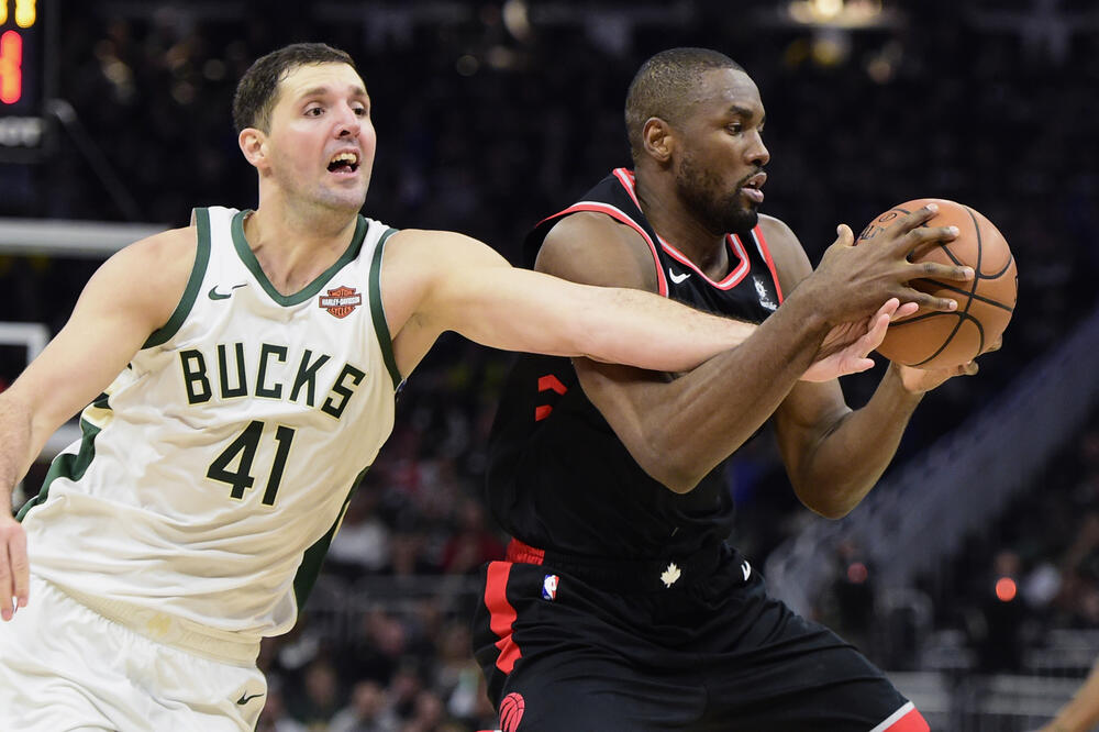 Mirotić, Foto: AP/Frank Gunn