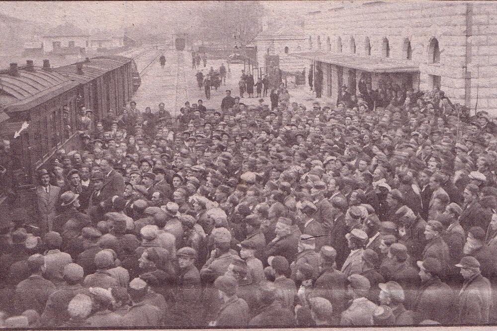 Hiljade ljudi čekalo “ćira”, Foto: Milić Obrenović