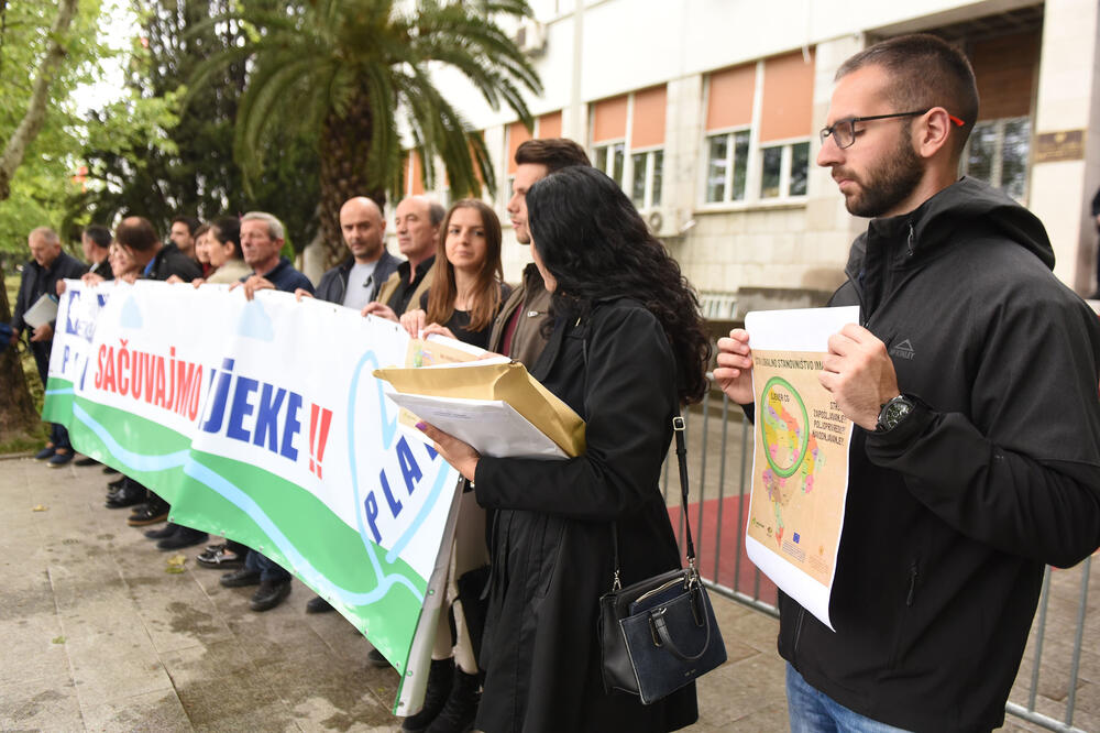 Skupštini je upućen zahtjev za zabranu mHE, ali nema garancija o rokovima u kojima će podnosioci dobiti odgovor, Foto: Luka Zeković