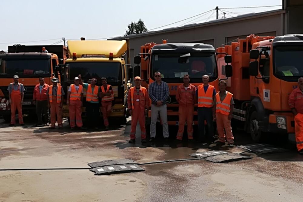 Direktor i radnici pljevaljske Čistoće, Foto: Čistoća Pljevlja