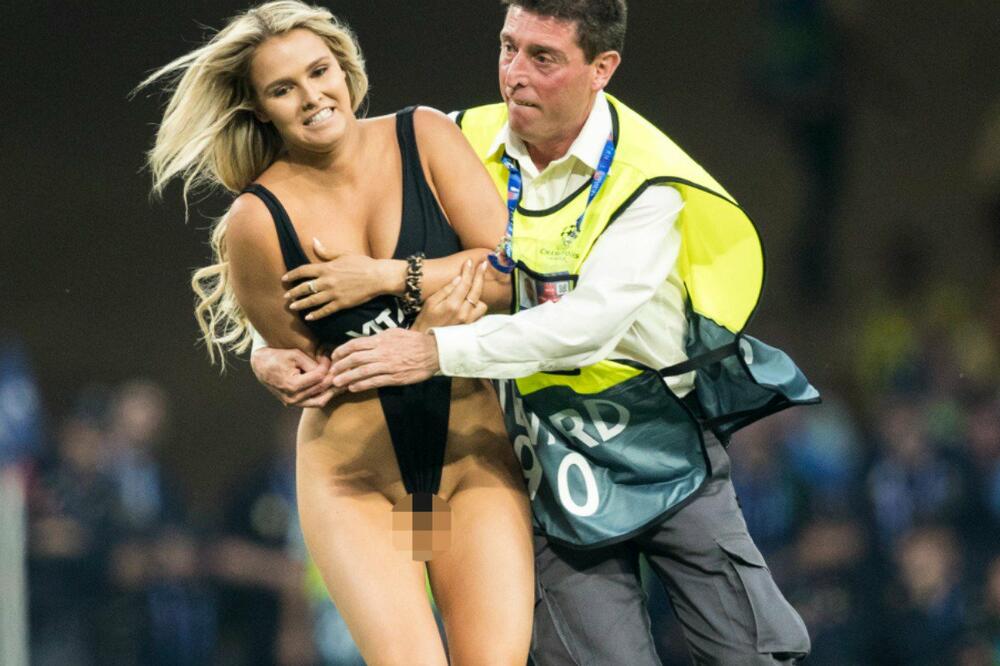 Kinsi Volanski na meču Liverpul - Totenhem