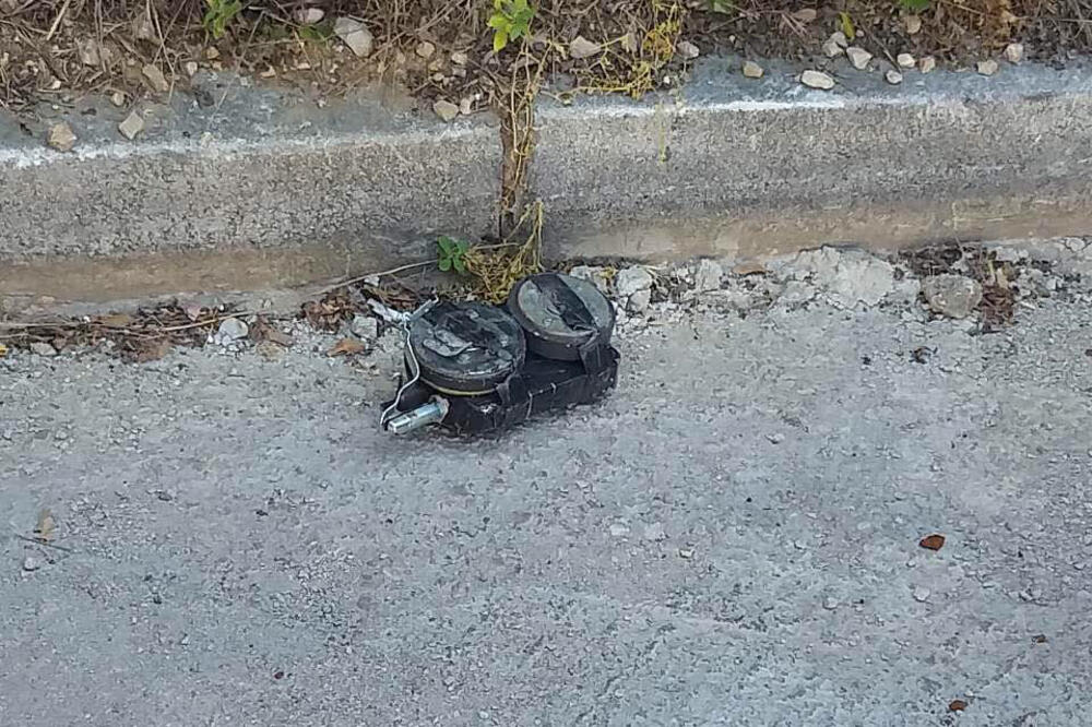 Naprava pronađena u Ulcinju, Foto: Čitalac Vijesti