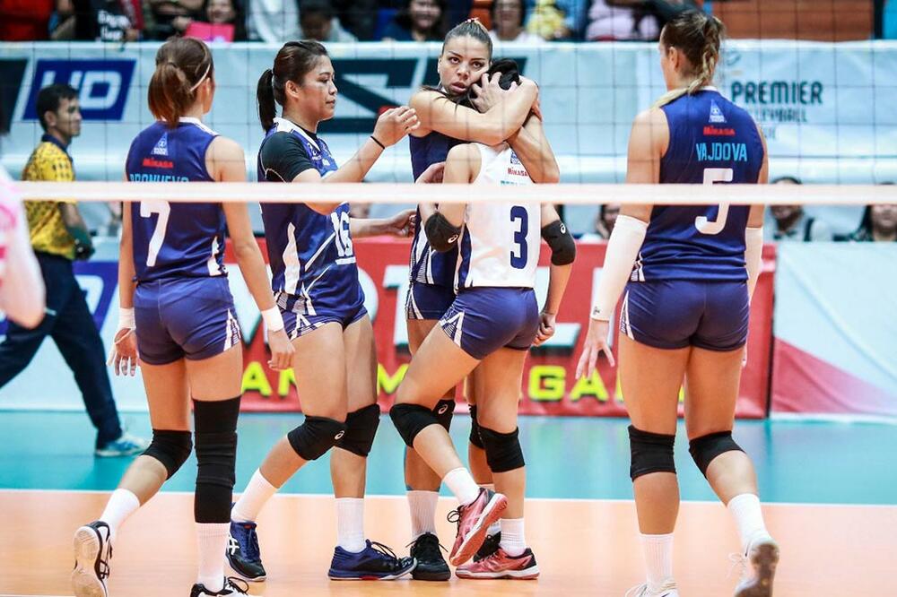 Danijela Džaković grli povrijeđenu saigračicu