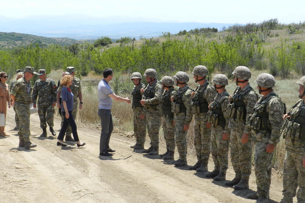Ministar odbrane Crne Gore Predrag Bošković tokom posjete Krivolaku, Foto: Ministarstvo odbrane