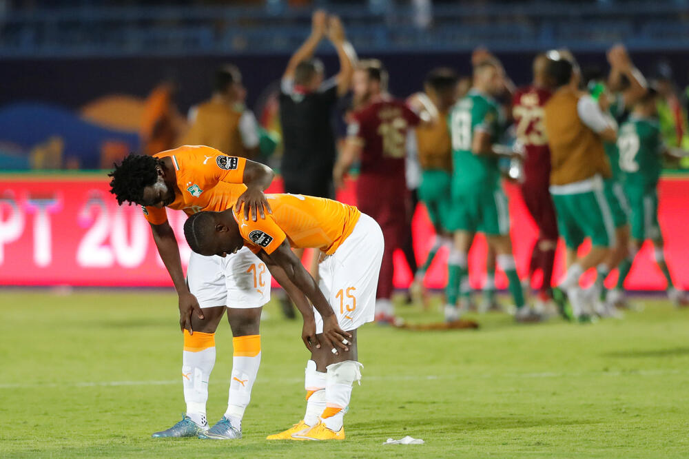 Slavlje fudbalera Alžira i tuga igrača Obale Slonovače, Foto: Reuters