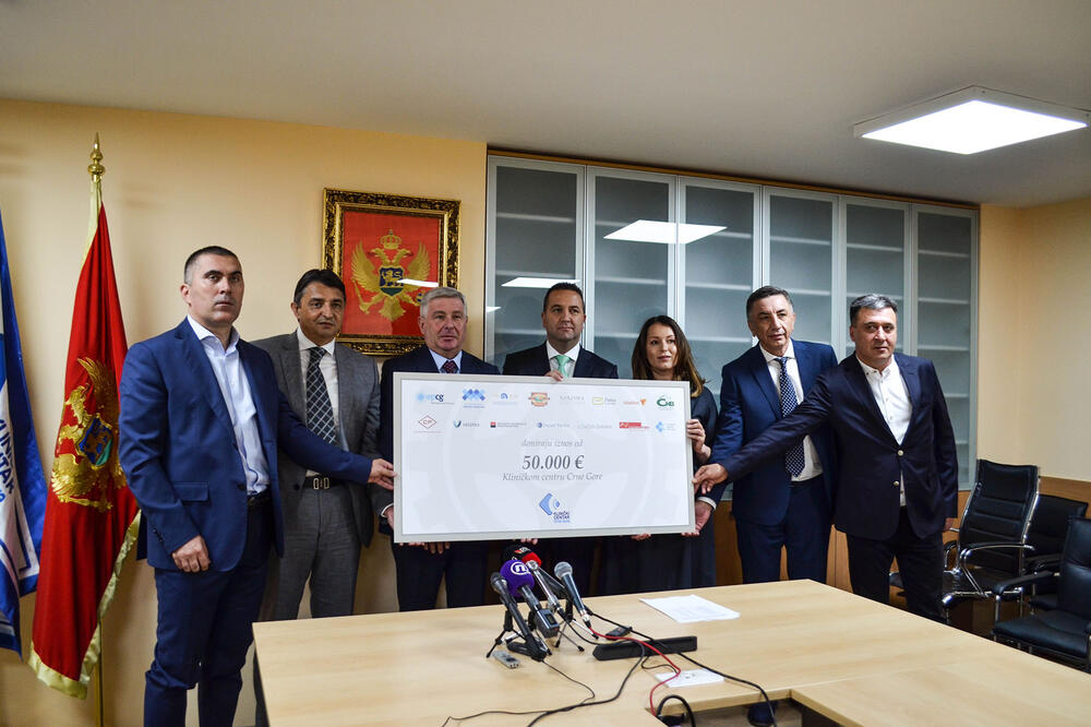 Sa uručenja donacije, Foto: KCCG