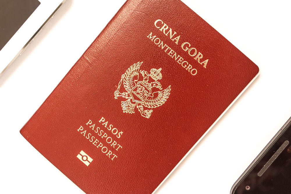 Projekat startovao 1. januara: Crnogorski pasoš, Foto: Shutterstock