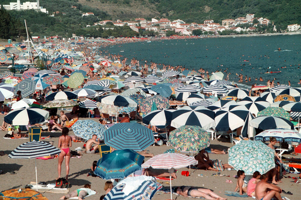 Gosti dolazili na noć-dvije: Plaža u Bečićima, Foto: Arhiva Vijesti