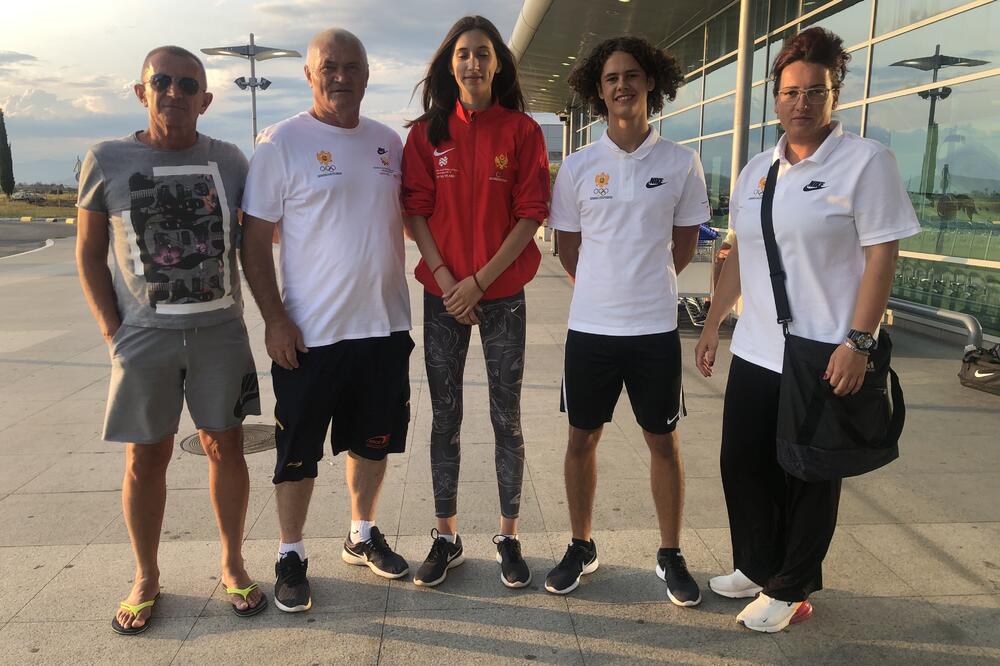 Crnogorska delegacija pred polazak za Istanbul