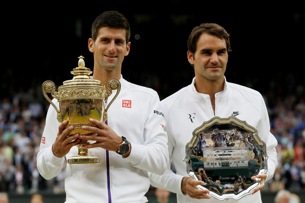 Đoković se nada reprizi 2014. i 2015, Federer traži recept iz polufinala 2012: Poziranje s peharima prije četiri godine, Foto: Reuters