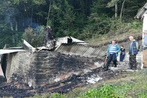 Grom zapalio kuću u Ljevorečkim Tuzima, izgorjela do temelja