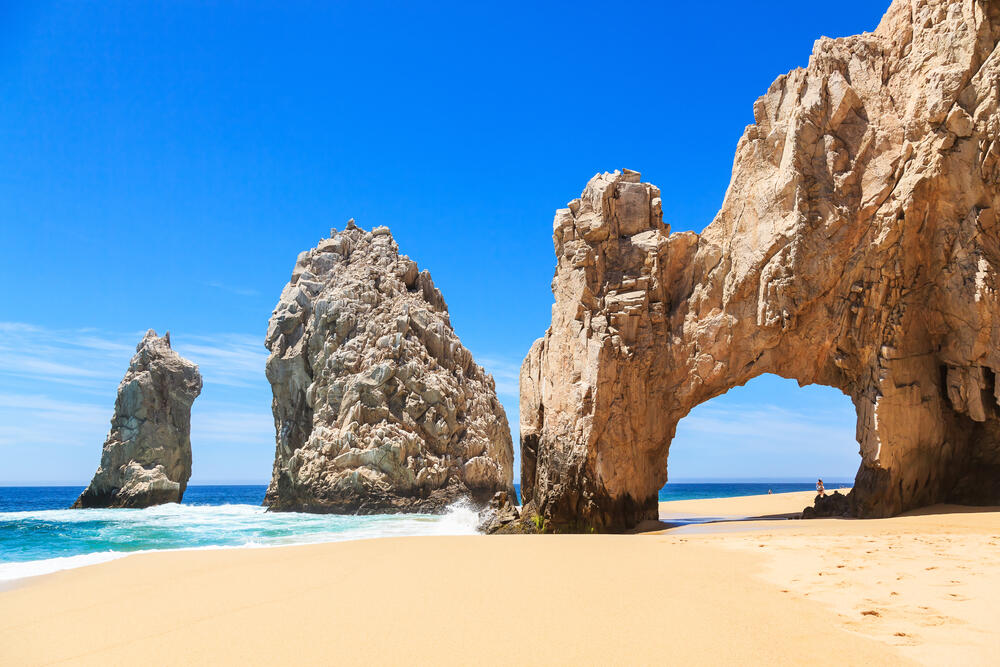 Ne mora biti ljeto da bi vas ove plaže oduševile... Jednako su magične ako ih posjetite u bilo koje doba godine. Kroz našu galeriju obiđite neke od sjajnih plaža Madagaskara, Portugalije, Meksika...