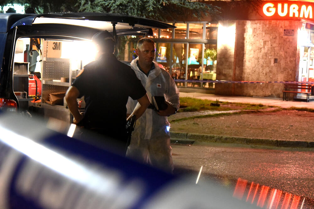 Sa uviđaja policije poslije napada na Lakićevu, Foto: Boris Pejović