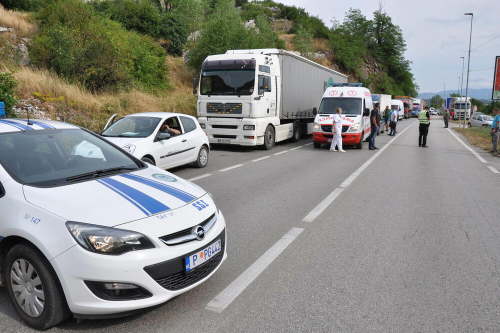 Sa mjesta gdje je došlo do udesa, Foto: Svetlana Mandić