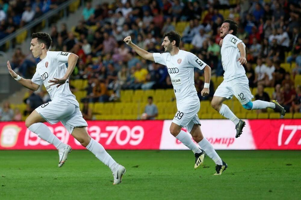 Slavlje Ognjena Rolovića (lijevo) i saigrača, Foto: Saburtalo Tbilisi